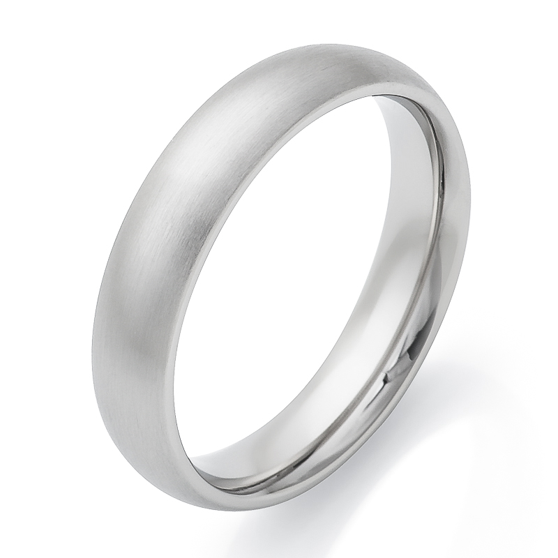 Frontale Aufnahme von Eheringen aus rhodiniertem Silber 925 mit Zirkonia und Längsmattierung