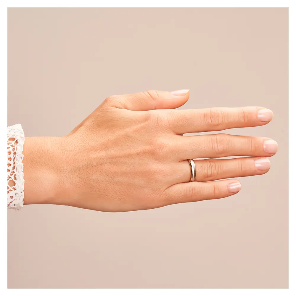 Bicolor Ehering aus 585 Gelbgold & Platin auf Hand