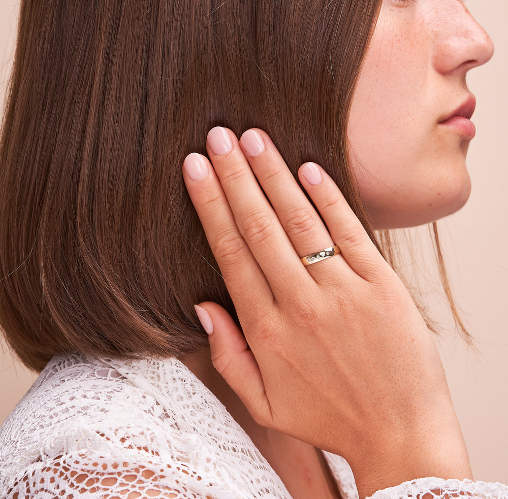 Gelbgold Eheringen, poliert, 5 Diamanten in 4 mm Breite 