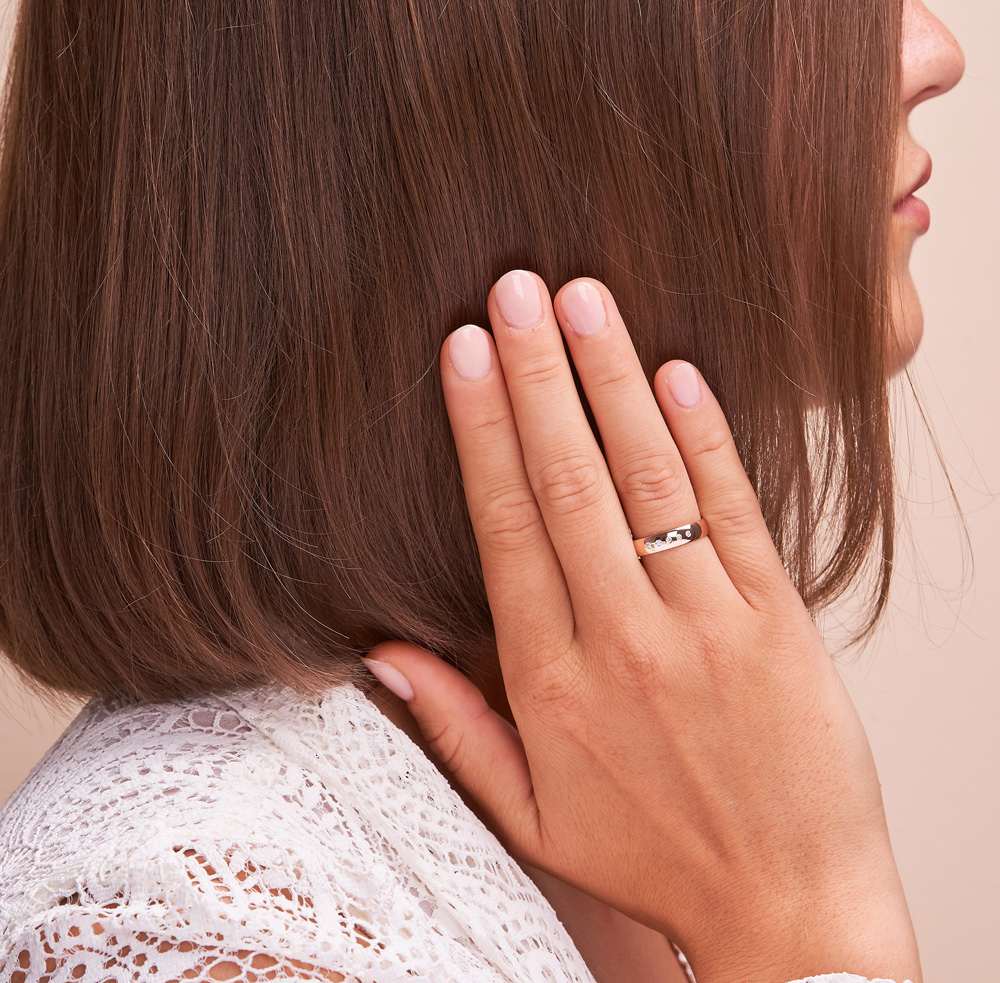 Rosegold Eheringen mit 5 Diamanten in 4 mm Breite, poliert 