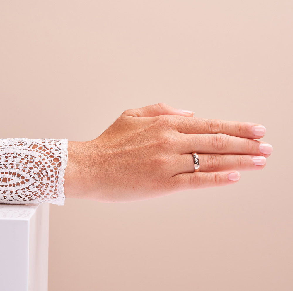 Rosegold Eheringen mit Sternenhimmel Diamanten in 4,5 mm Breite, poliert