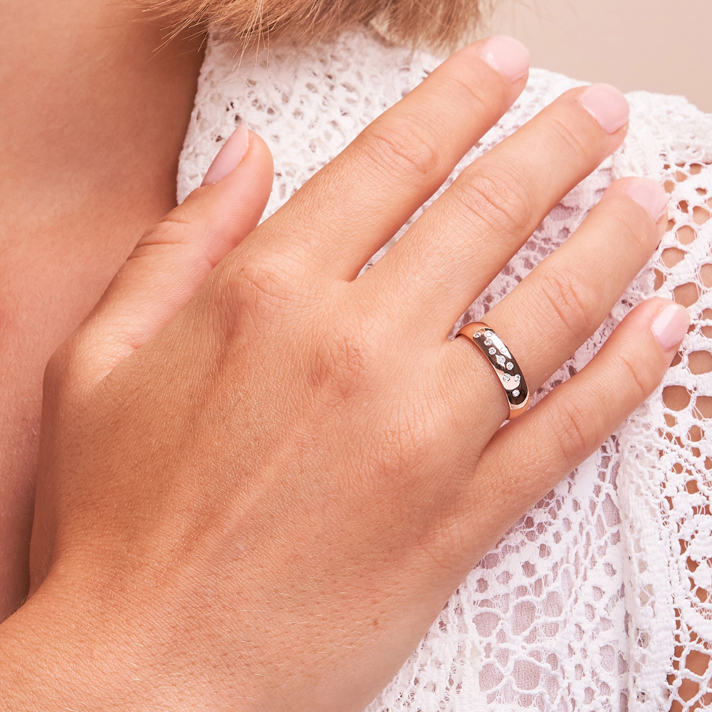 Rosegold Eheringen mit Sternenhimmel Diamanten in 4,5 mm Breite, poliert