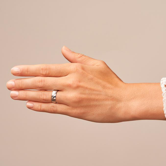 Eheringe aus Platin 600 mit Mattierung und Polierung und 6 Diamanten