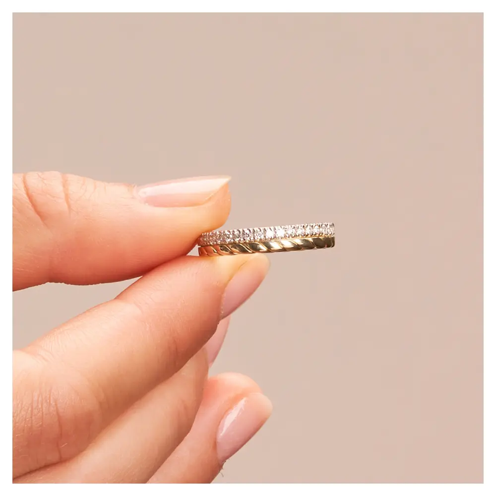 Trauringe aus Silber 925 mit Vergoldung und Band aus Labor-Diamanten im Zoom