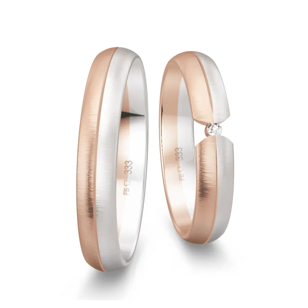 Trauringe aus Weißgold und Roségold quergebürstet mit Diamant in Spannfassung