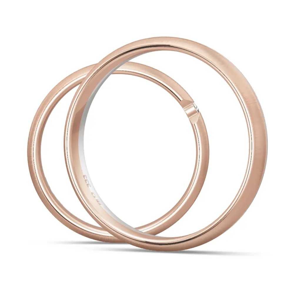Trauringe aus Weißgold und Roségold quergebürstet mit Diamant in Spannfassung seitlich