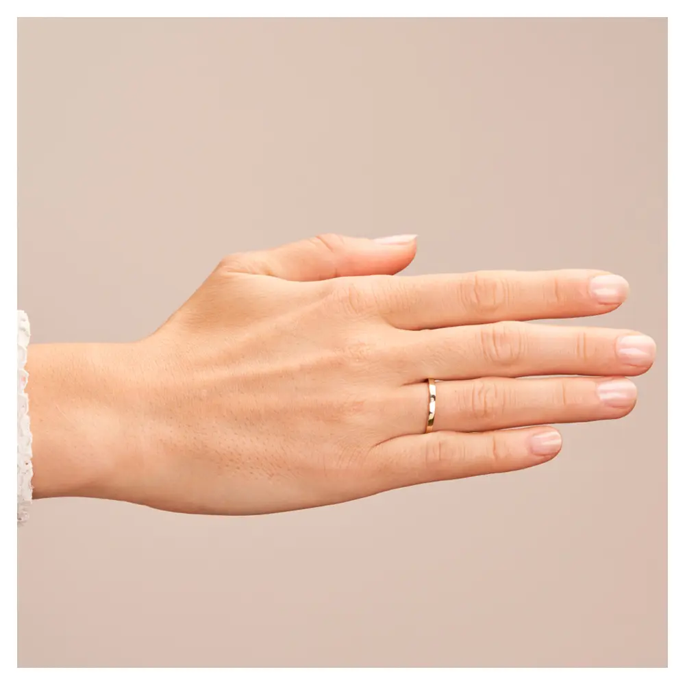 Gelbgold Ehering schmal mit Polierung und Diamanten auf Hand