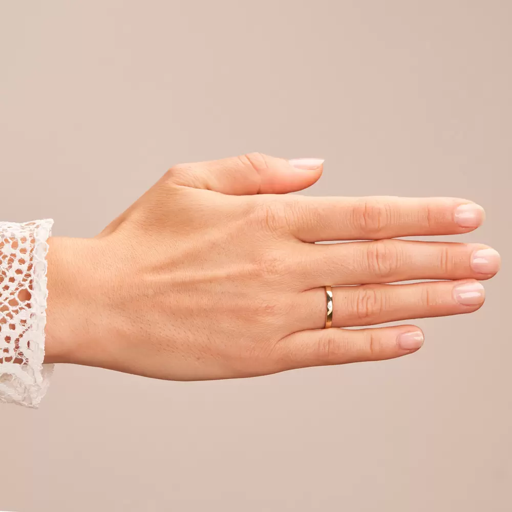 Gelbgold Ehering schmal mit Polierung und Diamanten auf Hand