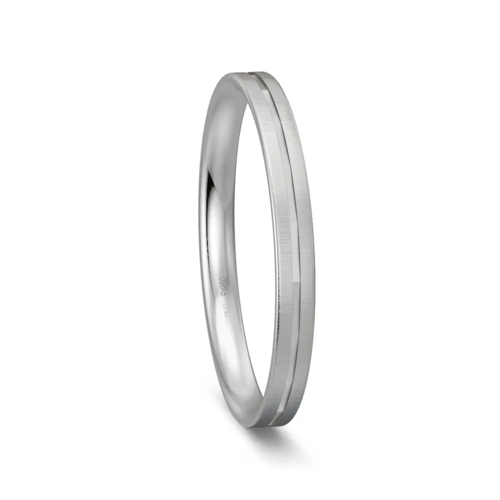 Ehering aus Platin mit Quermattierung in Rille