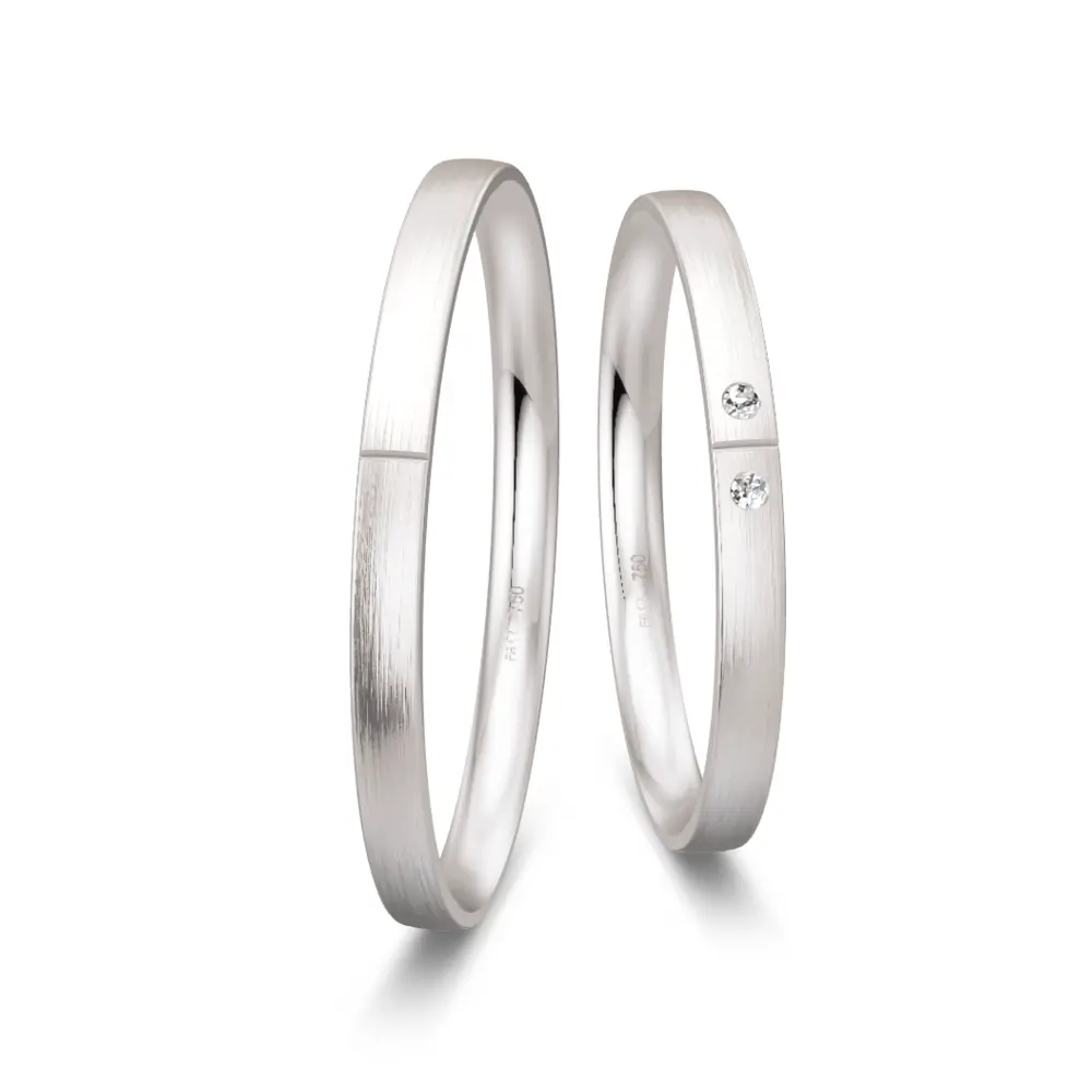 Weißgold Eheringe mit 2 Diamanten und Querrille 2 mm breit