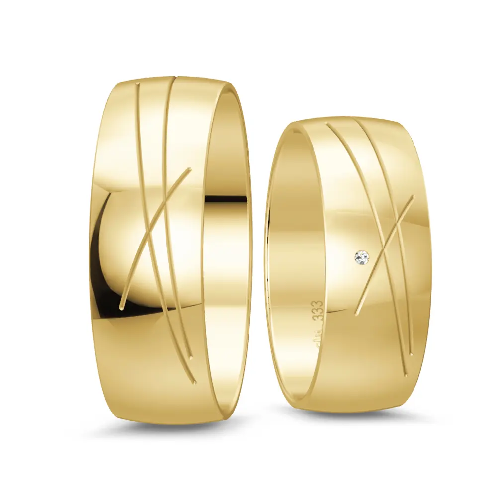 Gelbgold Eheringe mit Strahlenmuster breit poliert und Diamanten
