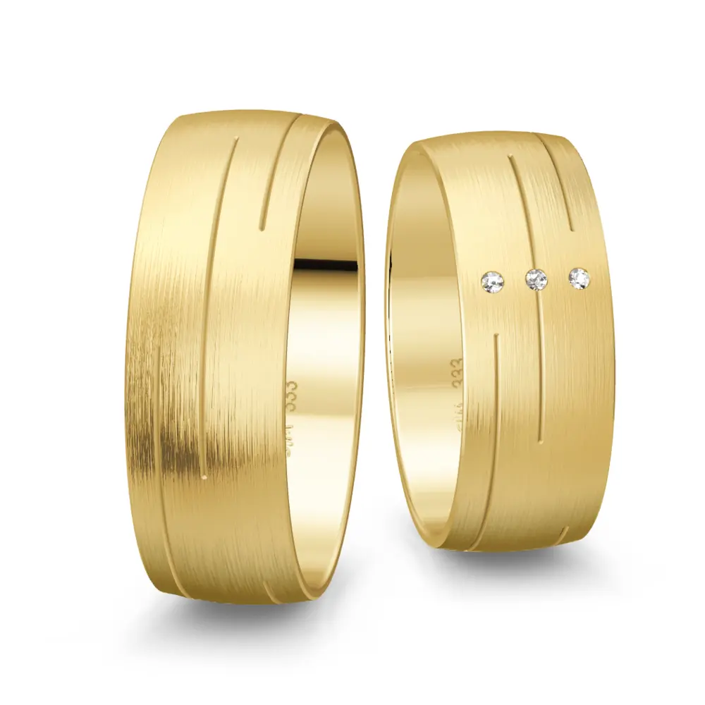 Gelbgold Trauringe breit matt mit Rillenmuster und 3 Diamanten