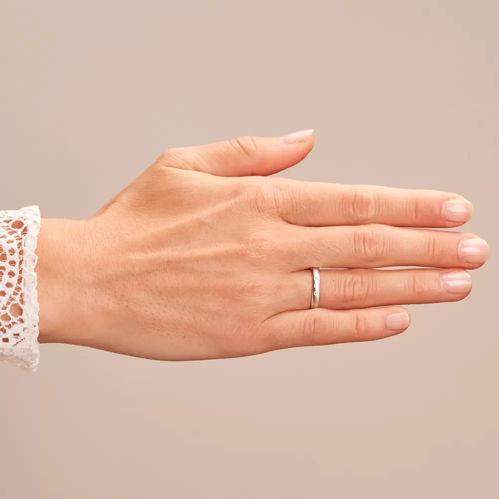 Quermatter Weissgold Ehering mit 3 Diamanten 3 mm breit auf Hand