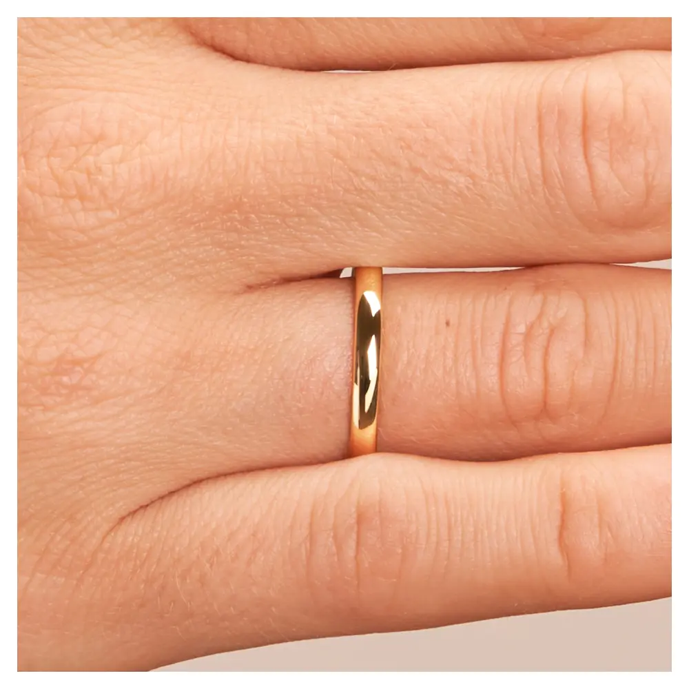 Eheringen aus Gelbgold poliert 2,5 mm breit auf Hand im Zoom