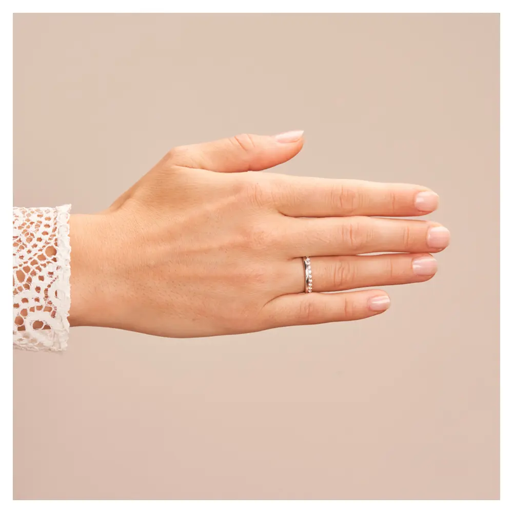 Silber 925 Verlobungsring poliert mit Zirkoniaband auf Hand