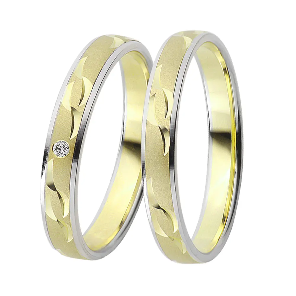 Gelbgold und Weissgold Eheringe mit Sichelmustern und Diamant
