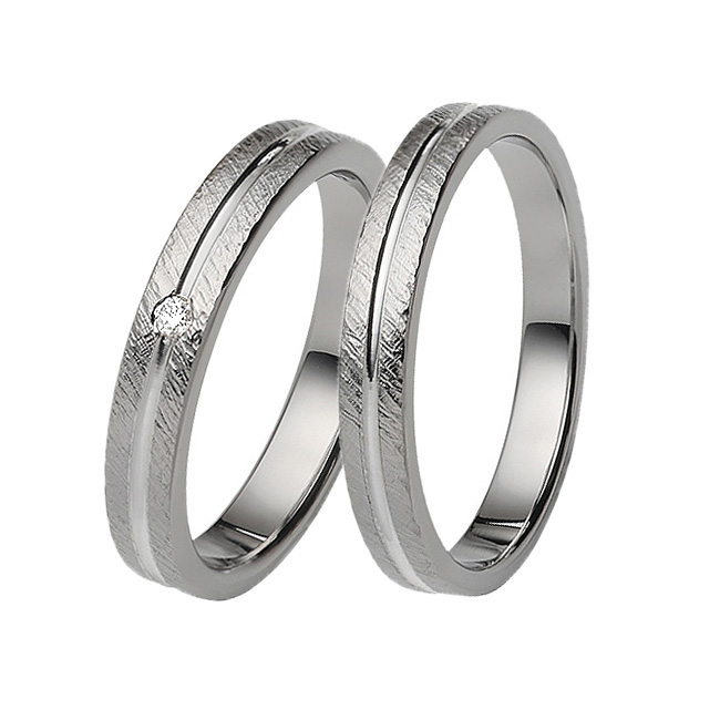 Eheringe Edelstahl mit Silber Streifen mit Strukturierung und Diamant