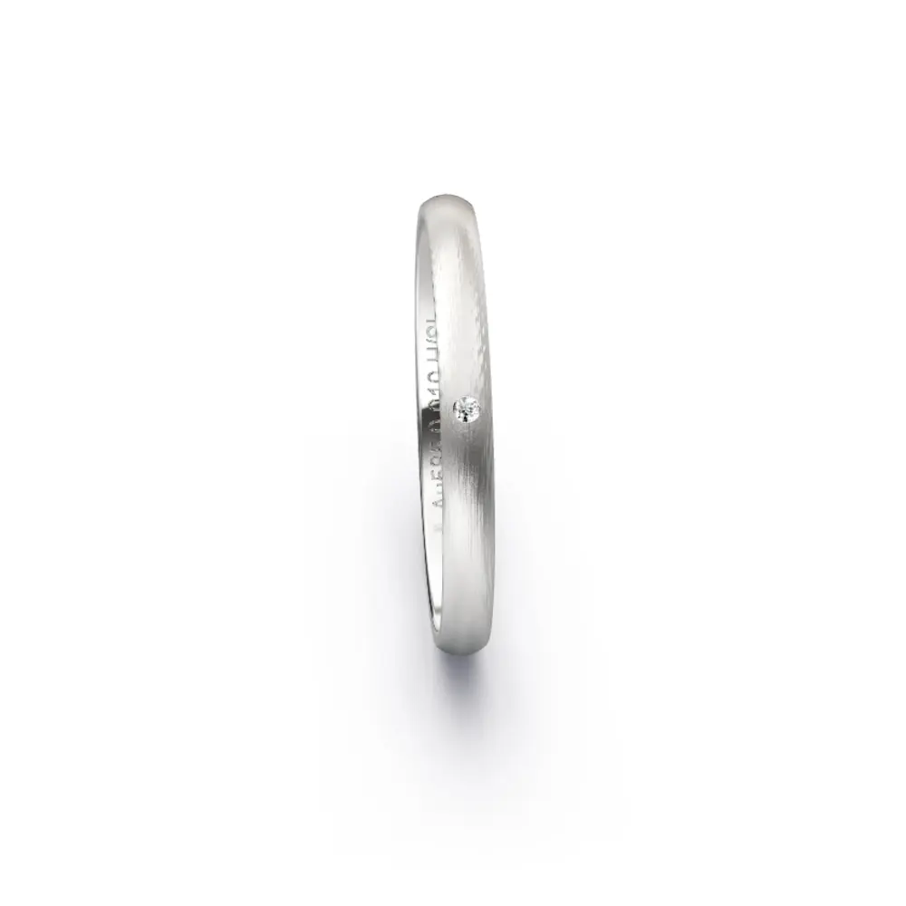 Aufnahme von schlichten matten Trauringen aus Weissgold mit Diamanten mit 3 mm Breite