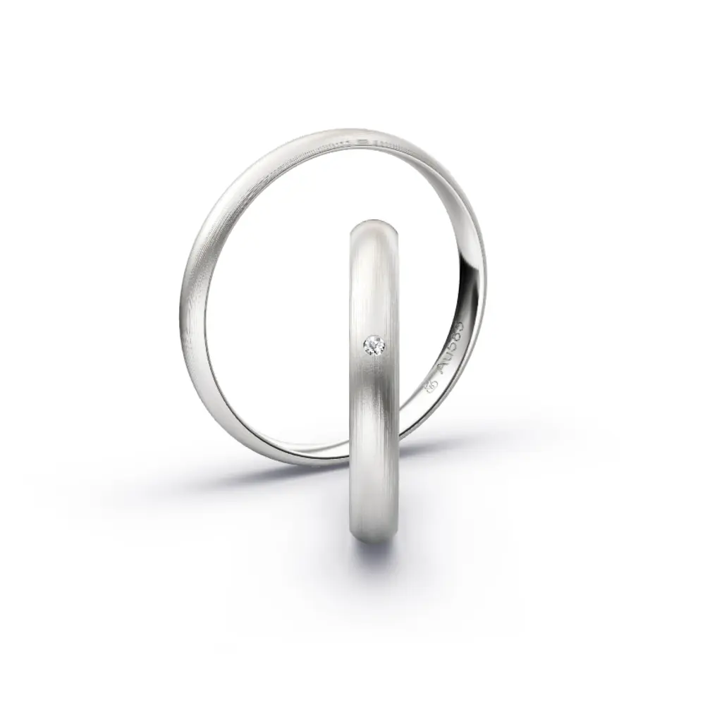 Aufnahme von schlichten matten Trauringen aus Weissgold mit Diamanten mit 3 mm Breite