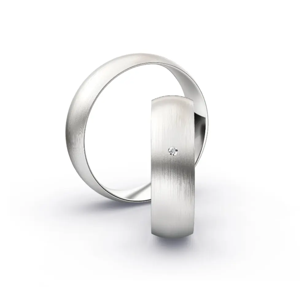 Aufnahme von schlichten matten Trauringen aus Weissgold mit Diamanten mit 6 mm Breite