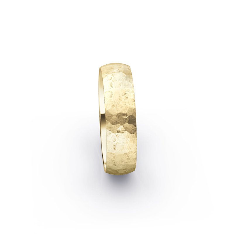 Ausgefallene Eheringe aus Gelbgold mit gehämmerter Oberfläche und Diamanten 5079