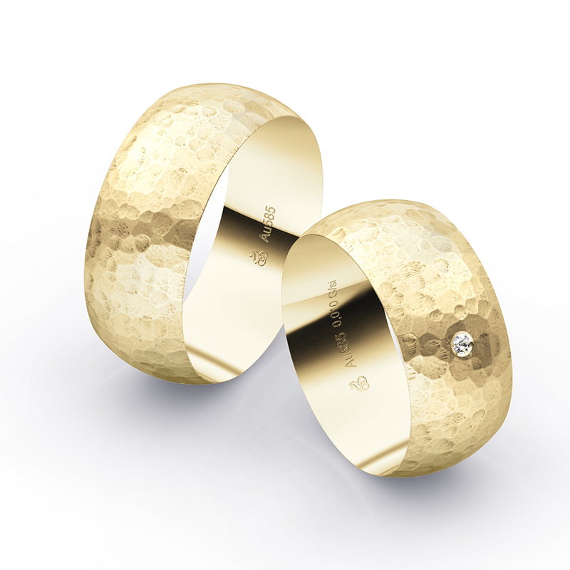 Gelbgold Trauringe mit Hammerschlag-Optik und Diamanten, 8 mm Breite