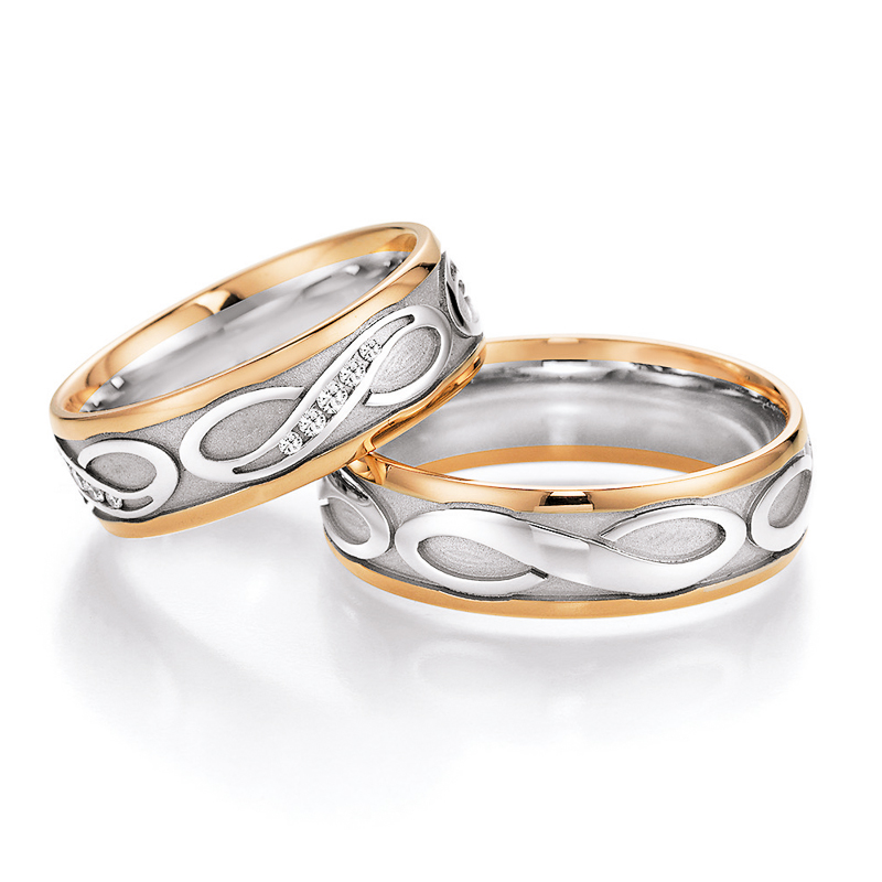 Aufnahme der Eheringe aus Weißgold und Rotgold mit Unendlichkeit-Zeichen und 20 Diamanten