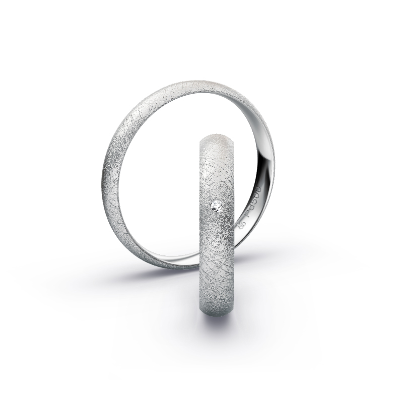 Aufnahme von schlichten eismatten Trauringen aus Palladium mit Diamant mit 3,5 mm Breite
