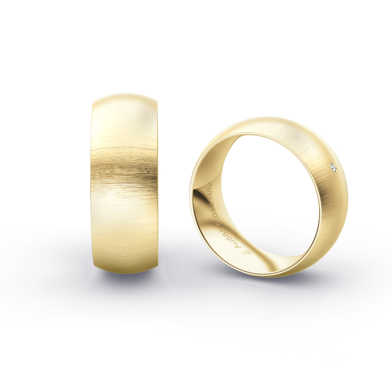Aufnahme von Eheringen aus Gelbgold interessant gebürstet mit rundem Diamanten