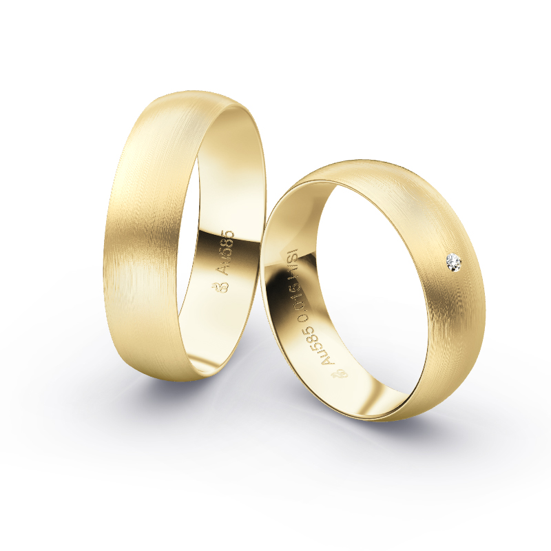 Aufnahme von schlichten matten Trauringen aus Gelbgold mit Diamanten mit 6 mm Breite