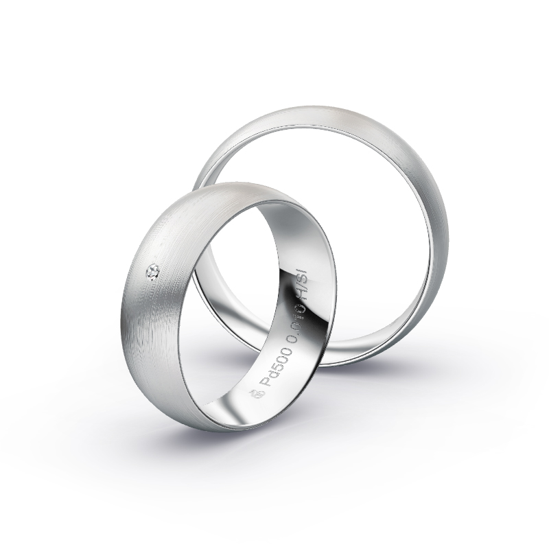 Aufnahme von schlichten matten Trauringen aus Palladium 500 mit Diamanten mit 6 mm Breite