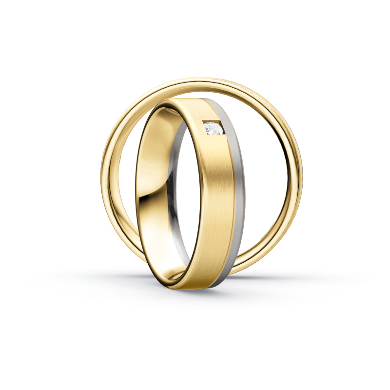 Aufnahme von Trauringen aus Palladium 500&Gelbgold mit Diamanten in viereckiger Fassung 