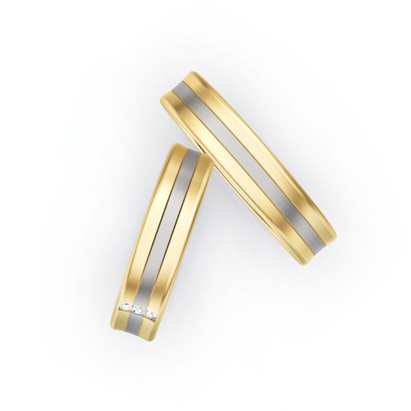 Aufnahme von Eheringen aus Palladium 500/Gelbgold mattiert mit drei Diamanten 