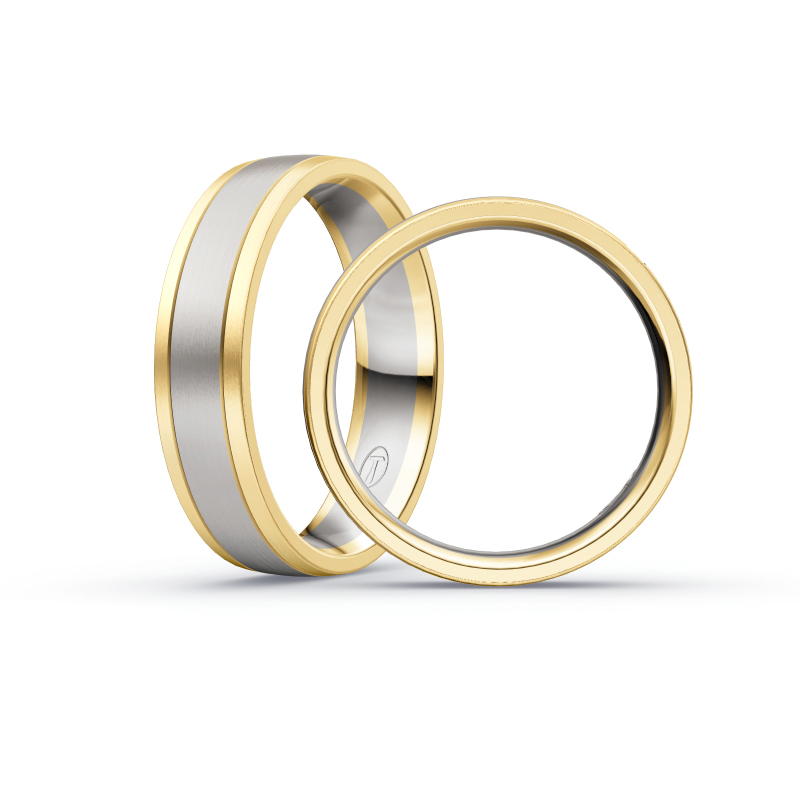 Aufnahme von Trauringen aus längsmattiertem Gelbgold/Palladium 500 mit 4 weißen Diamanten 
