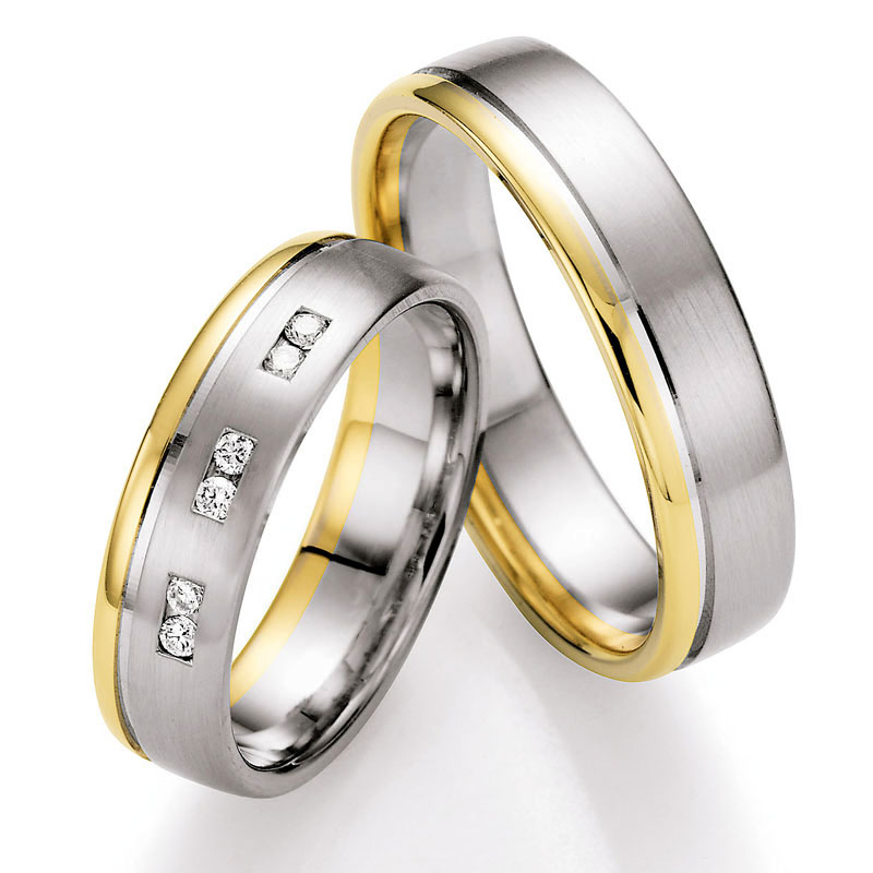 Aufnahme von Gelbgold/Palladium 500 Eheringen mit Rille und sechs Diamanten