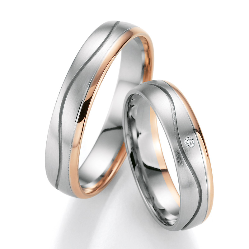 Aufnahme von Eheringen aus Palladium 500 mit Roségoldrand und mittigem Diamanten