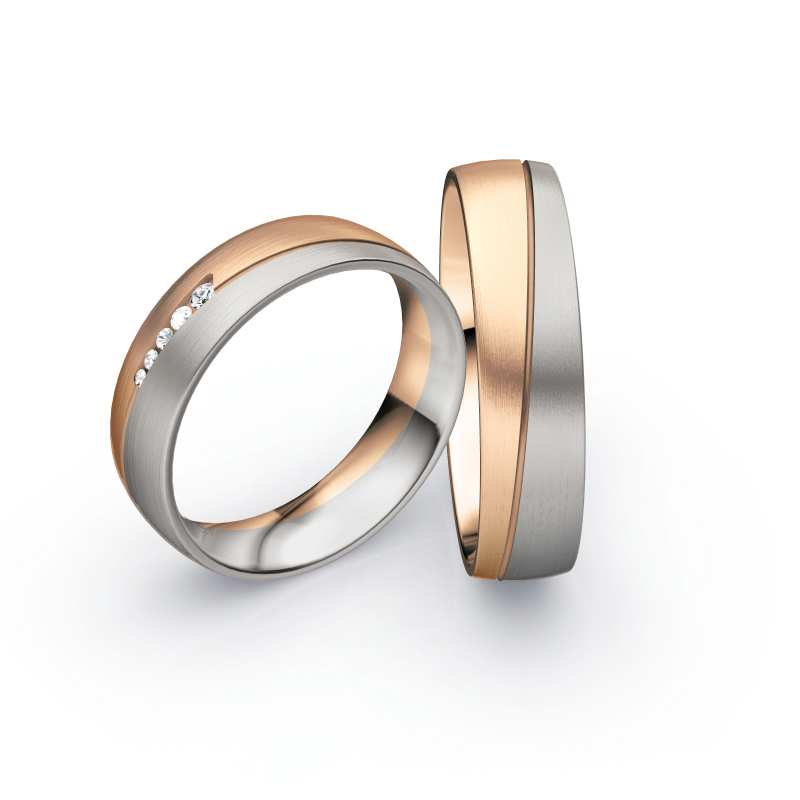 Aufnahme von Eheringen aus Palladium 500 und Rosègold längsmattiert mit fünf weißen Diamanten 