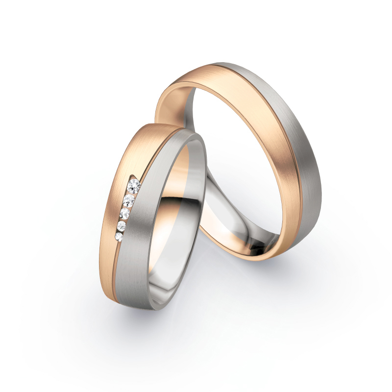 Aufnahme von Eheringen aus Palladium 500 und Rosègold längsmattiert mit fünf weißen Diamanten 
