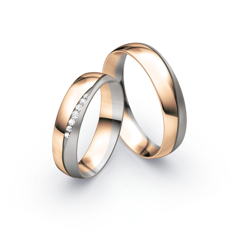 Aufnahme von Eheringen in Rotgold und Palladium 500 mit 7 Diamanten verschiedener Größe