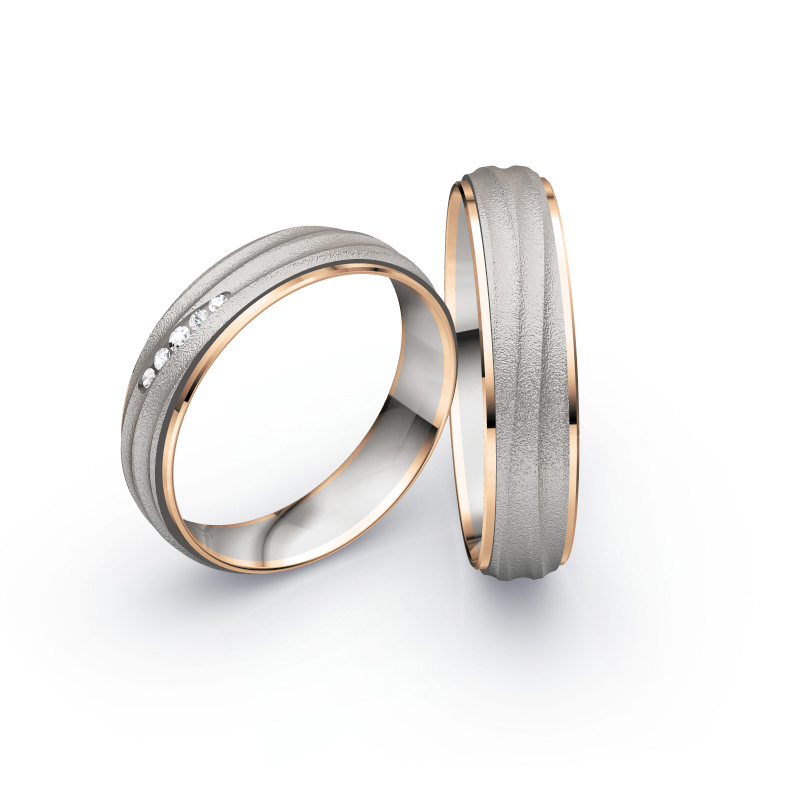 Aufnahme Trauringen aus Palladium 500/Rosègold sandmatt mit fünf Diamanten