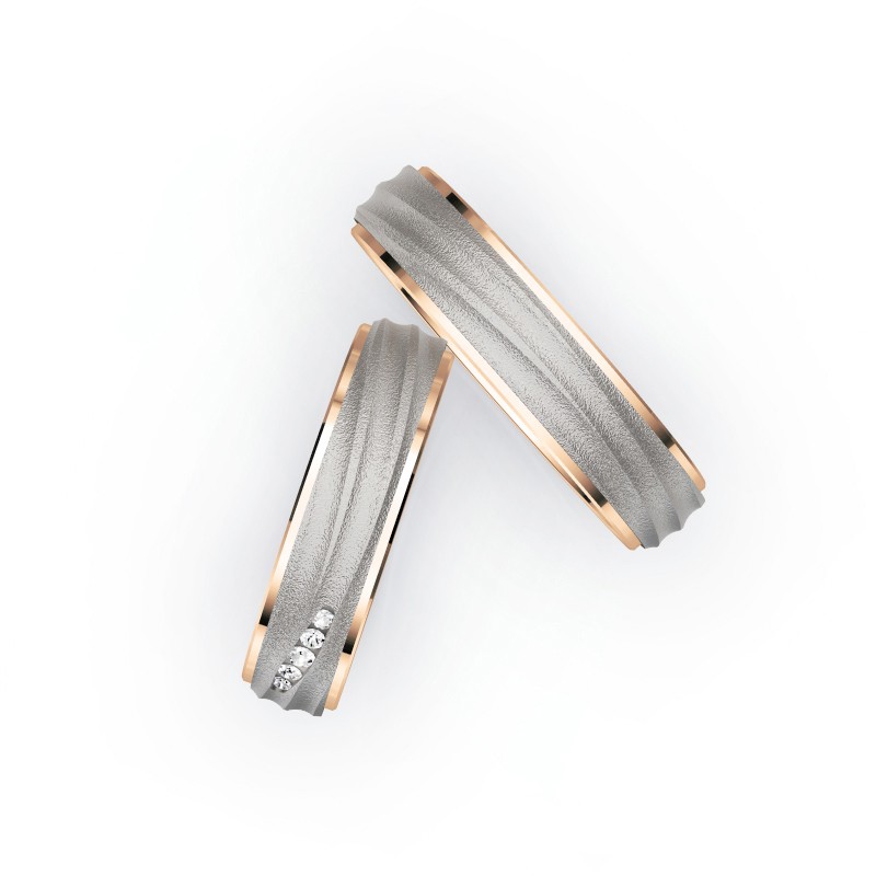 Aufnahme Trauringen aus Palladium 500/Rosègold sandmatt mit fünf Diamanten