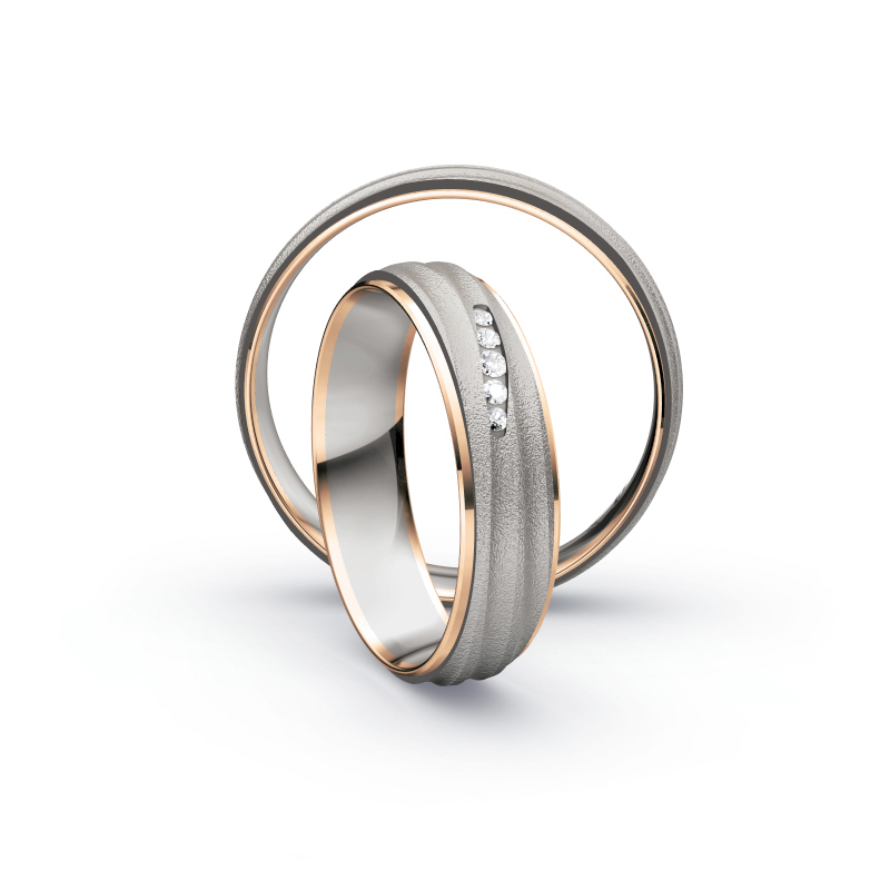 Aufnahme Trauringen aus Palladium 500/Rosègold sandmatt mit fünf Diamanten