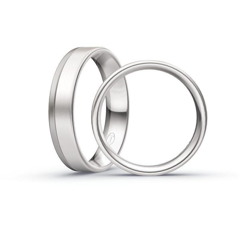 Aufnahme von Eheringen aus Palladium 500/Weißgold längsmatt mit rundem Diamanten