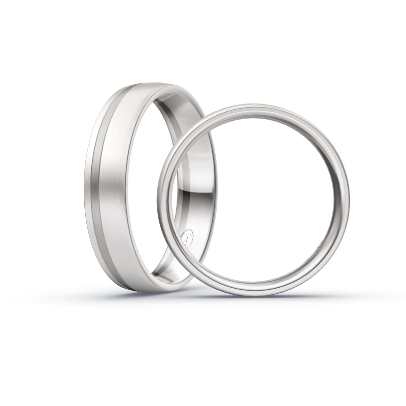 Aufnahme von Trauringen in Palladium 500/Weißgold mattiert mit weißem dreieckigem Diamanten 