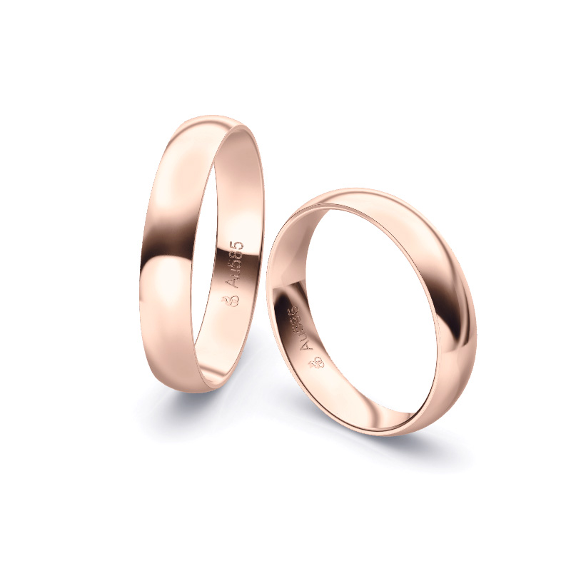 Aufnahme von schlichten polierten Trauringen aus Rosegold mit 4 mm Breite