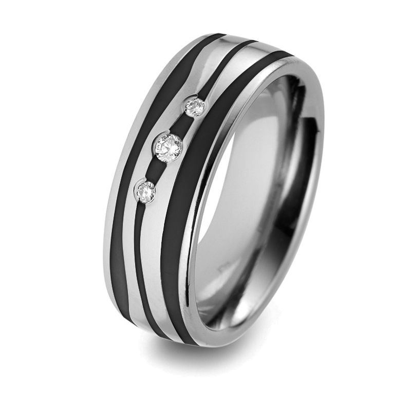 Aufnahme von Trauringen aus Titan und Keramik mit schwarz-weißen Wellen und 3 Diamanten 