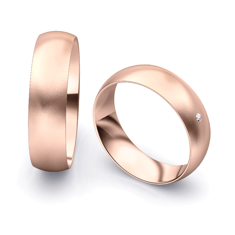Aufnahme von schlichten sandmatten Trauringen aus Roségold mit Diamanten mit 6 mm Breite