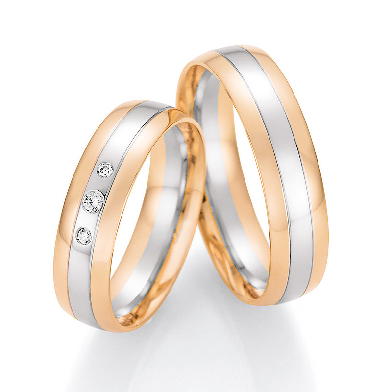 Aufnahme von Eheringen in Rotgold&Weißgold glänzend mit drei weißen Diamanten