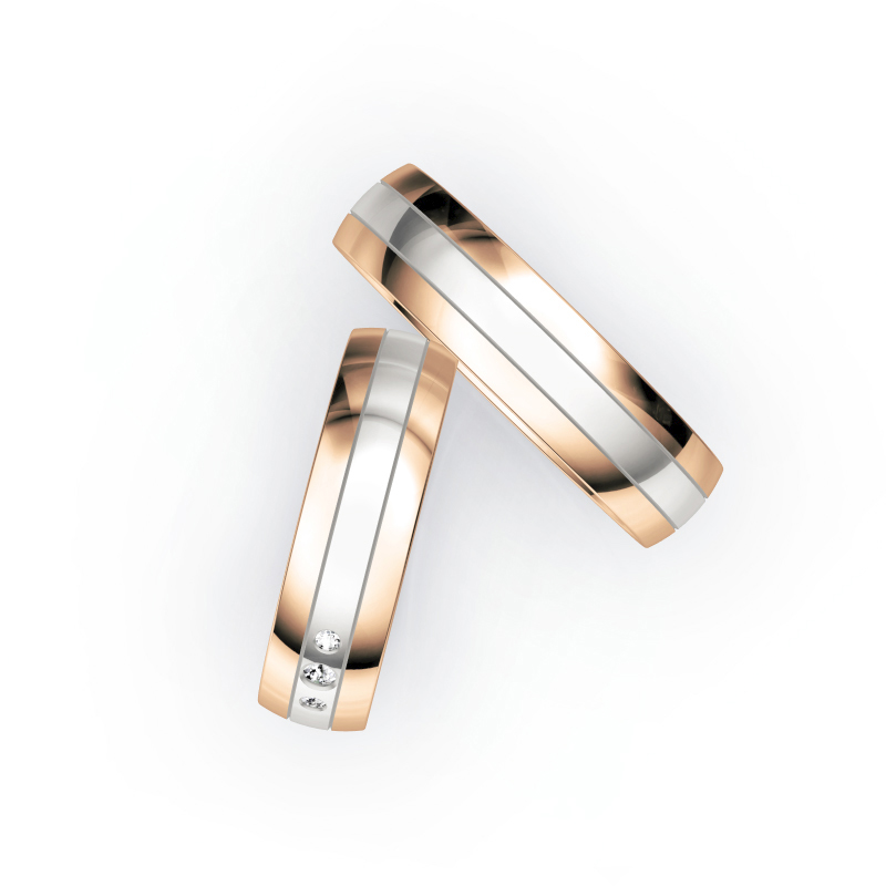 Aufnahme von Eheringen in Rotgold&Weißgold glänzend mit drei weißen Diamanten