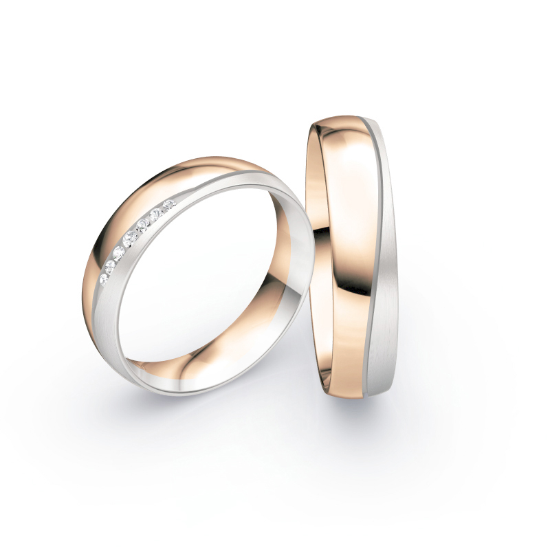 Aufnahme von Eheringen in poliertem Rotgold und mattem Weißgold mit 7 Diamanten